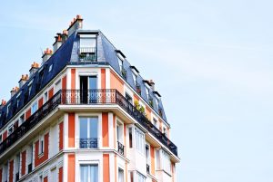 Aký je rozdiel medzi balkónom, terasou a loggiou?